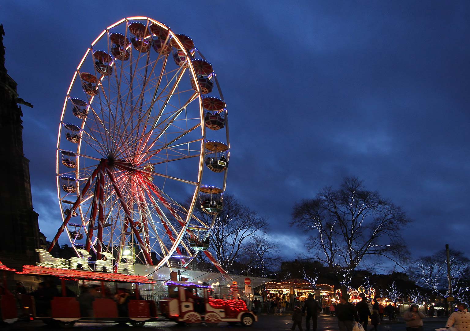 Edinburgh Wheel and Scott Monument December 2011