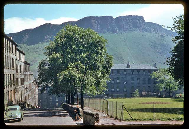 Photograph taken by Charles W Cushman in 1961 - Salisbury Street, Dumbiedykes, Edinburgh