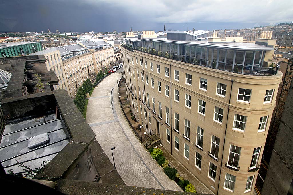 VLooking east from near the base of the tower at St Stephen's Church, Stockbridge, to the new housing in St Vincent Place - 2010