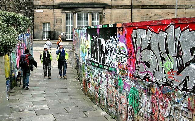 Graffiti on the path beside Potterow, leading down to West College Street  -  February 2007