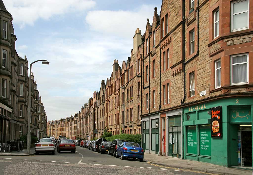 Looking to the west along Temple Park Crescent