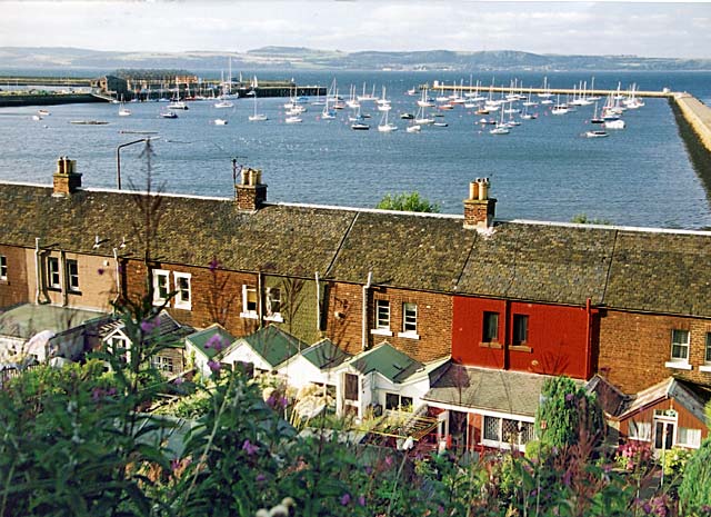 Looking down the bank from Granton Road to the houses in Wardie Square and Granton Harbour