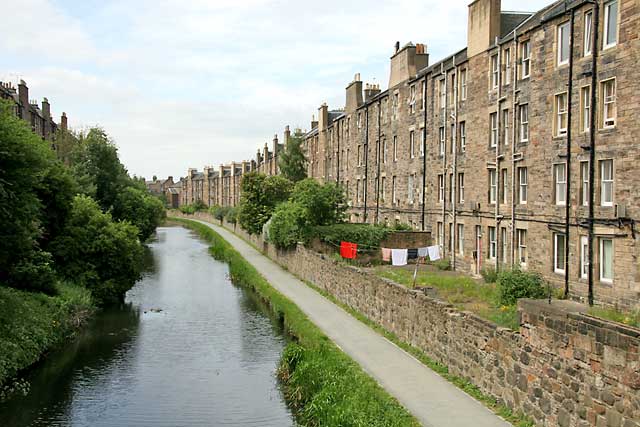 Looking to the west along the Union Canal from Yeaman Place