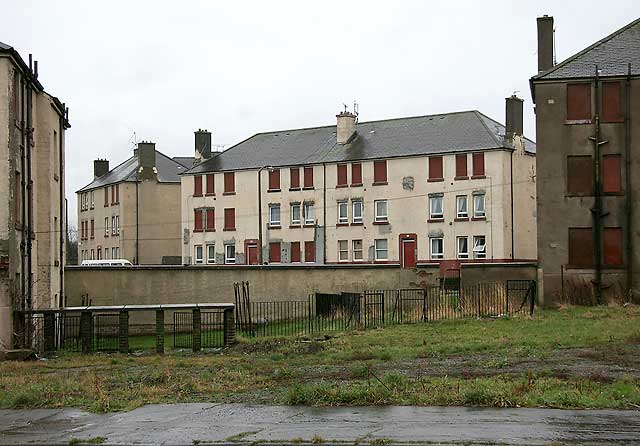 The backs of the houses between Wauchope Crescent and Niddrie Mains Road