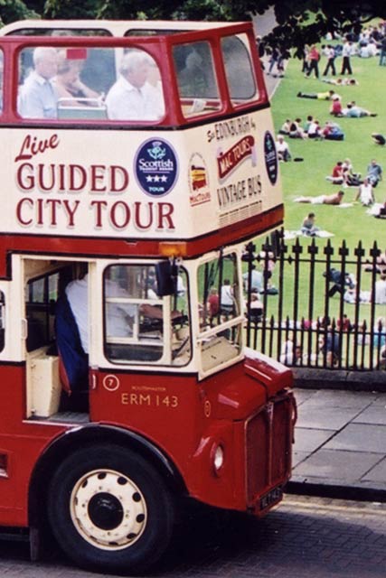 Edinburgh Transport Bus at Waverley Bridge  -  zoom-in  -  April 2003