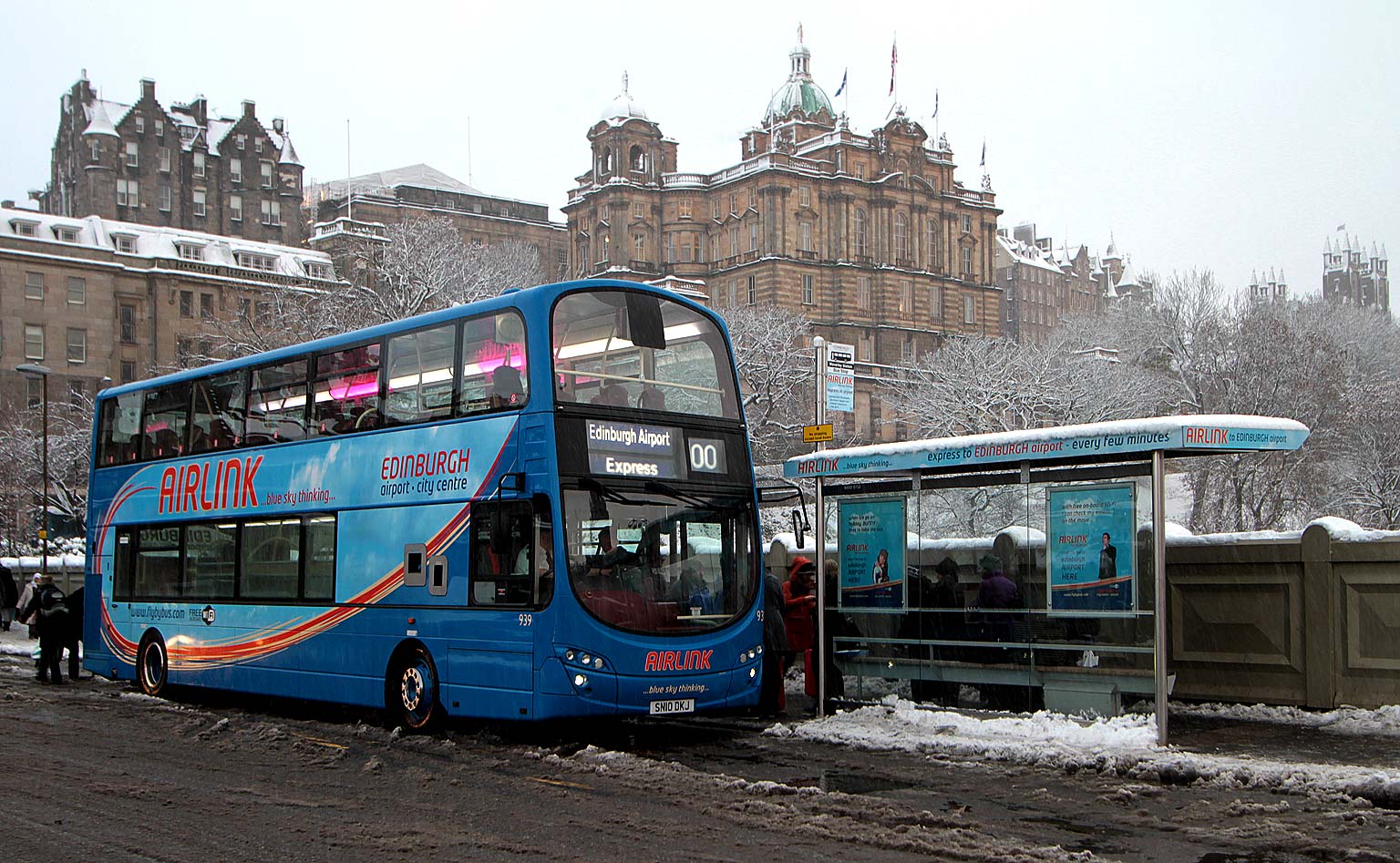 Lothian Buses  -  Terminus  -  City Centre  -  Route 100