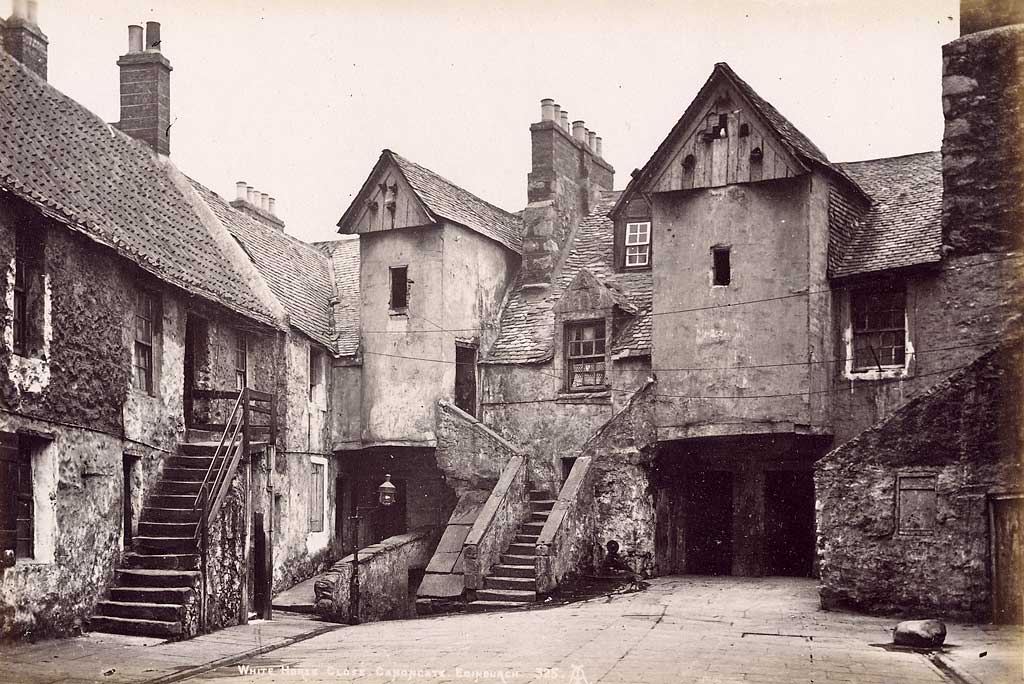 White Horse Close  -  Photo by Alex A Inglis