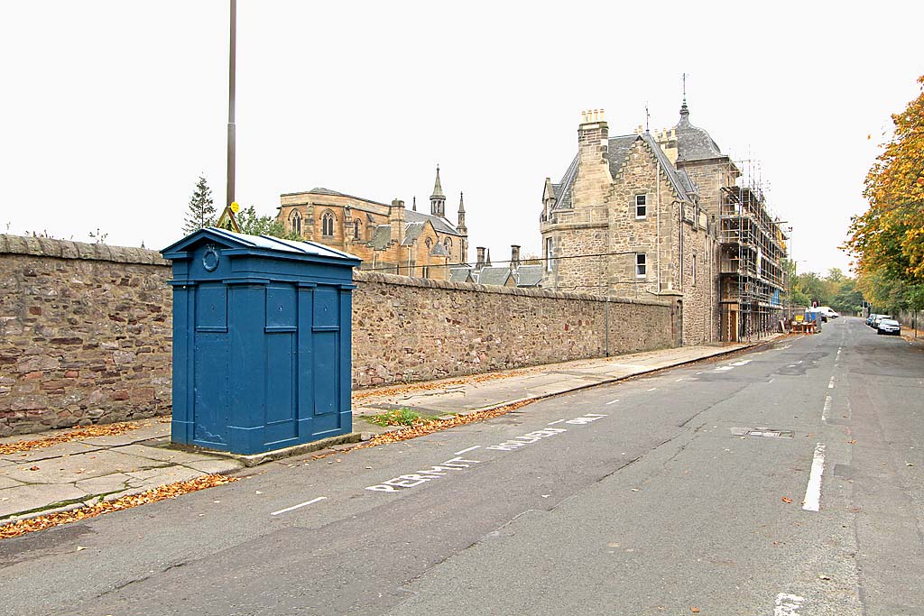 Police box at Whitehouse Loan, close to the junction with Thirlstane Road and the former St Margaret's Convent - Photograph taken Octber 2010