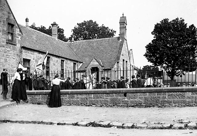 A house named Fernwood that was featured on a postcard posted from Edinburgh in 1909.  Is (or was) this house somewhere in Edinburgh?  If so, where?