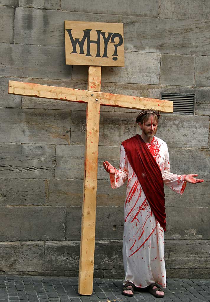 0_festival_2006_014173_hunter_square_crucifix.htm#picture