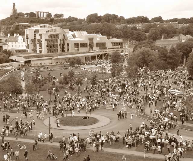 Edinburgh Festival Parade in Holyrood Park  -  August 9, 2009