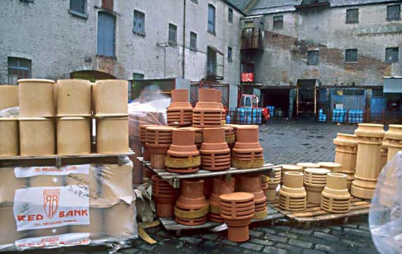 Edinburgh at Work  -  George Christie's Building Yard  -  Albert Street, off Easter Road  -  zoom-in