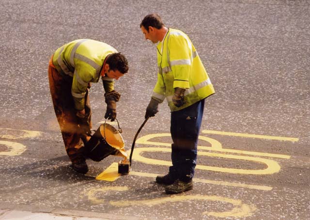 Photograph by Peter Stubbs  -  August 2002  -  St Andrew Square  -  Bus Stop  -  Picture 1