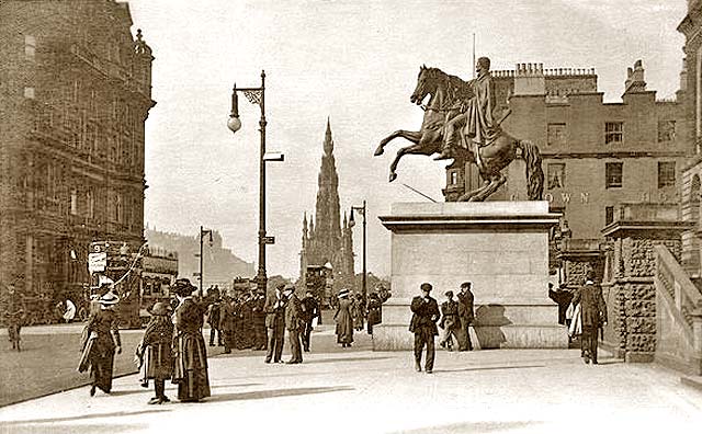 Edinburgh's Transport Trams in Central Edinburgh